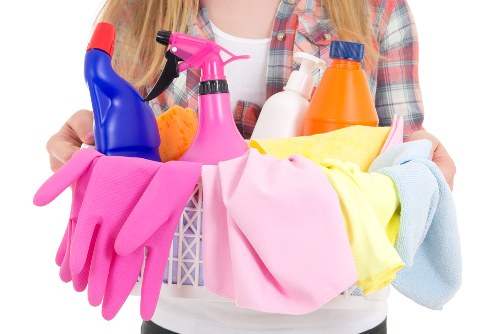 Professional carpet cleaner in Bromley restoring a living room carpet